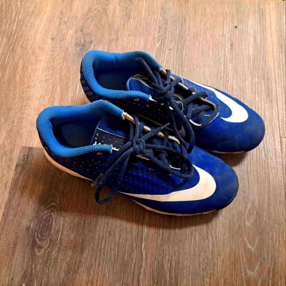 Boys football kleats